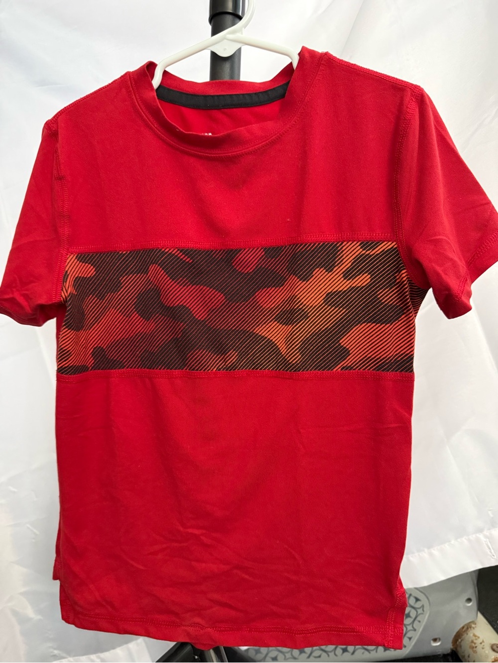 👦 4 for $10 all in motion Red Short-Sleeve Tee with Orange-Red Camo Panel